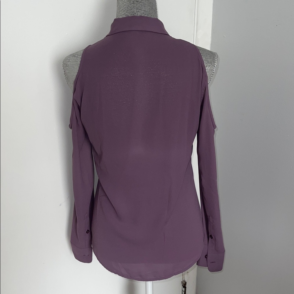 Express Cold Shoulder Blouse - Picture 3 of 8